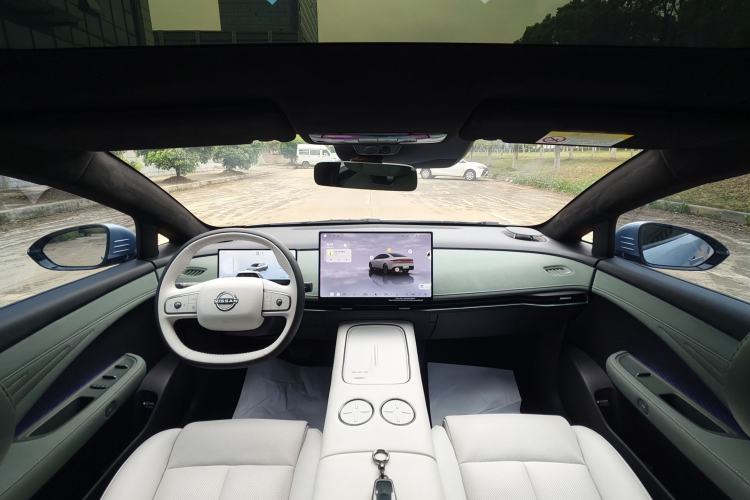 Used Nissan N7 2025 625 Max Interior 10