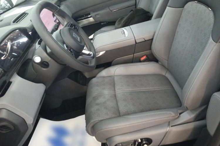 Used Zeekr 7X 2025 100 kWh Long-Range Rear-Wheel Drive with Intelligent Driving Features
