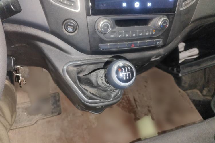 Used Foton Toano 2024 Tuyano Pro Multi-Function 2.0T Manual Rear-Drive Long Wheelbase Mid-Roof Design Single Rear Tire—Available in 5/6/7/9-Seater Configurations
