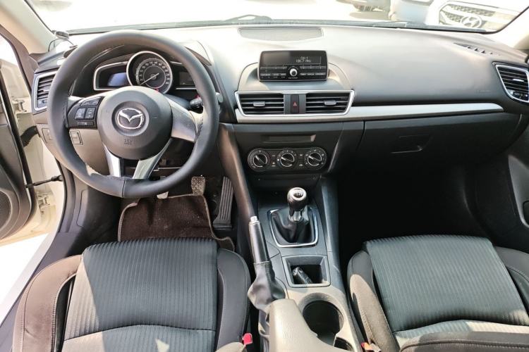 Used Mazda 3 Axela 2014 Sedan 1.5L Manual Comfort Model Center Console