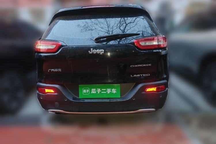 Used Jeep Cherokee 2017 2.0L Superior Edition
