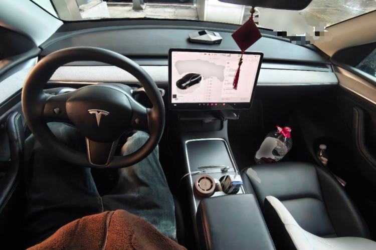 Used Tesla Model Y 2024 Rear-Wheel-Drive Version Center Console