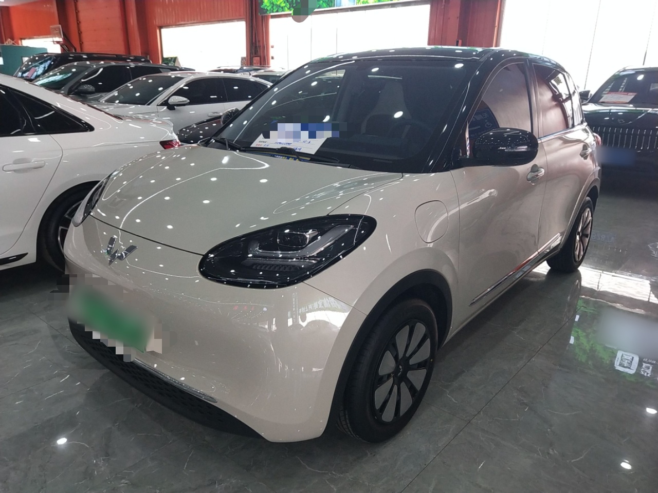 Под передней частью автомобиля