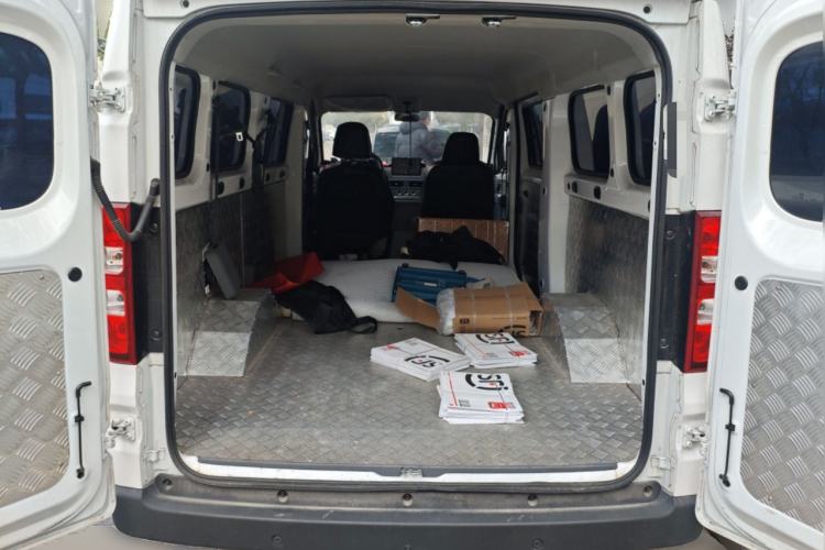 Used Wuling Yangguang 2024 300KM Comfort Version Passenger Van 75kW
