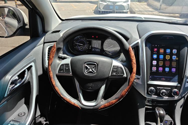 Used JMC Yusheng S350 2013 2.4T Automatic 2WD Diesel Luxury Edition 5 Seats Steering Wheel