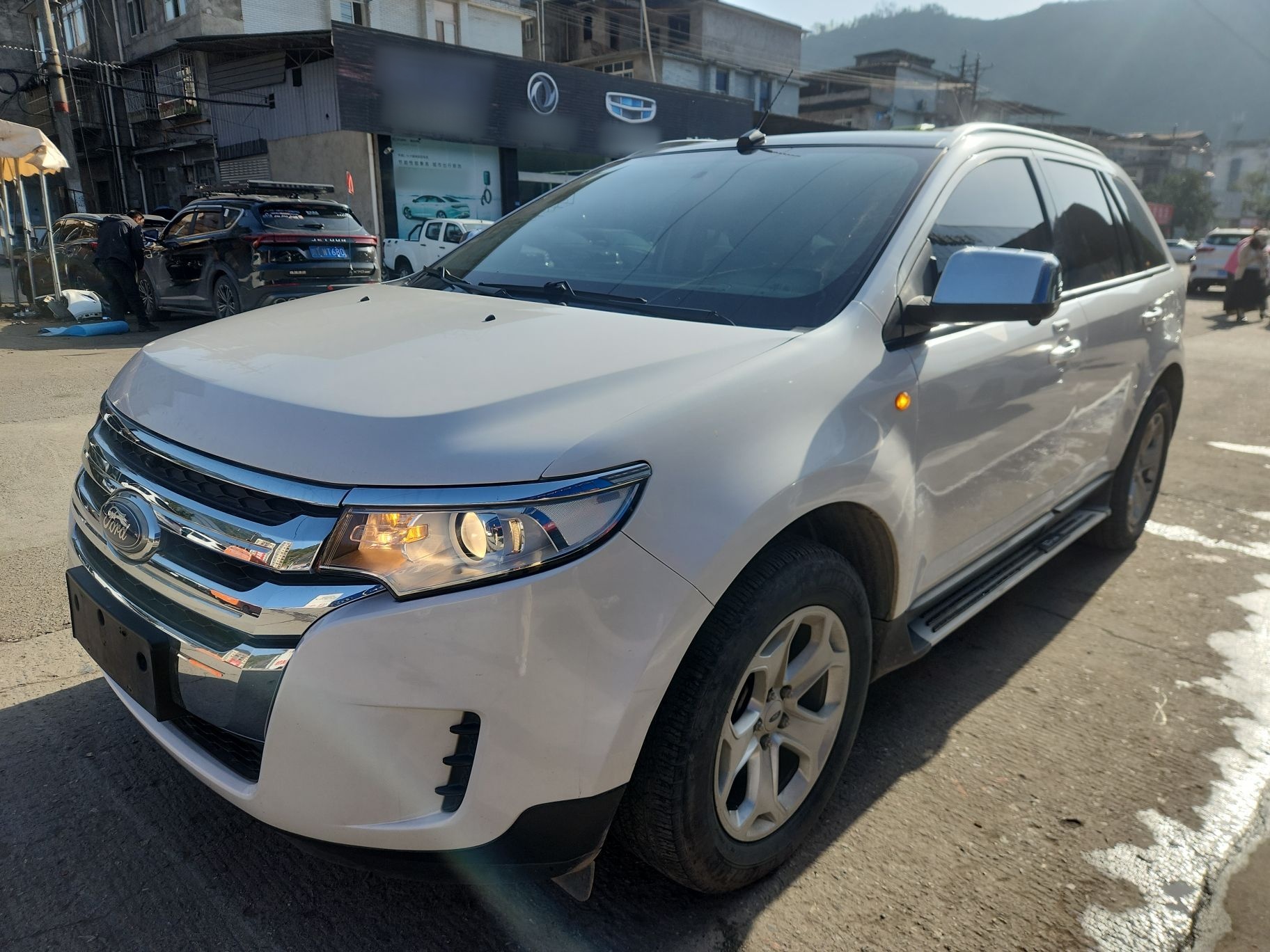 Под передней частью автомобиля