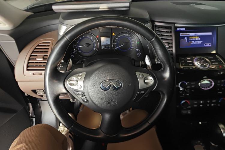 Used Infiniti QX70 2013 3.7L Standard Edition

