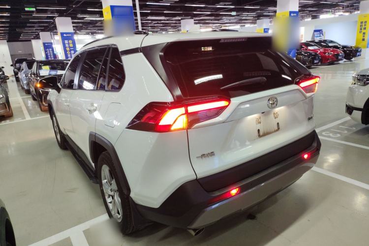 Used Toyota RAV4 2020 2.0L CVT Two-Wheel Drive Fashion Edition Exterior 2