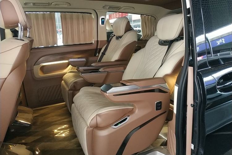 Used Mercedes-Benz V-Class 2021 V 260 Avantgarde Edition
