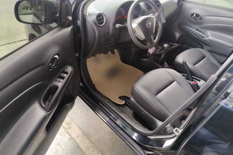 Used Nissan Sunny 2015 1.5XE Manual Comfort Edition Driver Seat