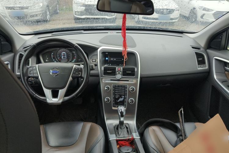 Used Volvo XC60 2015 T5 AWD Smart Drive Edition Center Console
