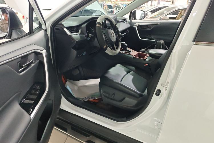 Used Toyota RAV4 2024 2.0L CVT Two-Wheel Drive Urban Edition Driver Seat