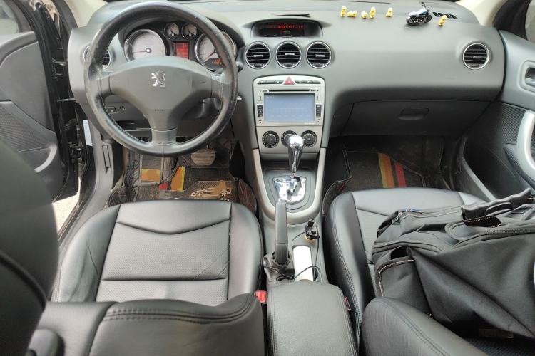 Used Peugeot 408 2011 1.6L Automatic Comfort Edition Center Console