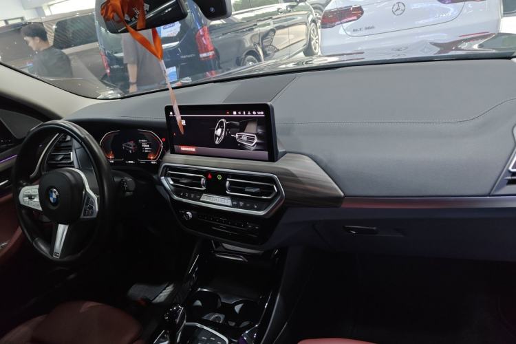 Used BMW X3 2023 xDrive30i Leading Model M Night Edition Package Center Console