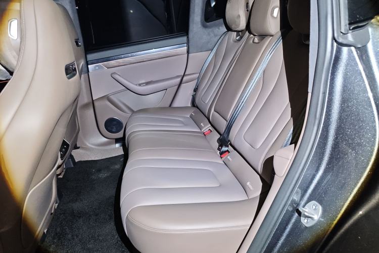 Used Hima Luxeed R7 2025 Range-Extended Version 251 km Max Left Rear Seat