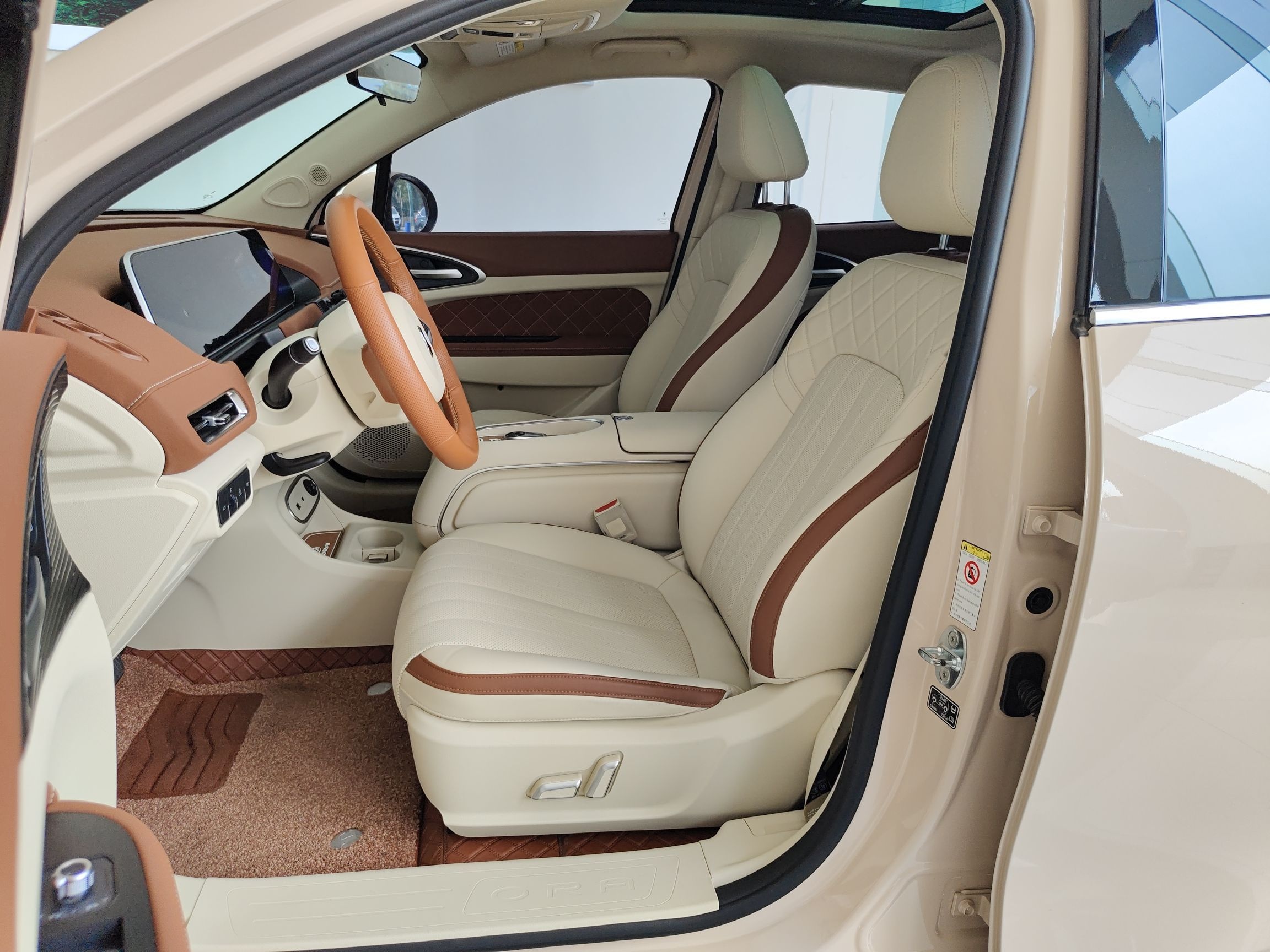 المقاعد الأمامية داخل السيارة