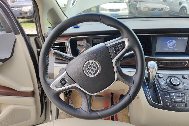 Used Buick GL8 2014 3.0L GT Luxury Business Haoya Edition Steering Wheel