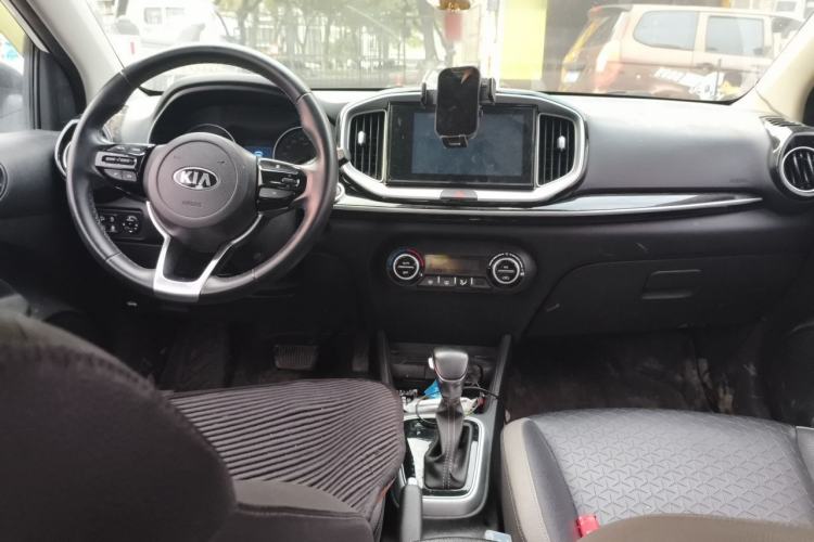 Used Kia kx1 Stonic 2019 1.4L Automatic Fashion Edition China VI Center Console