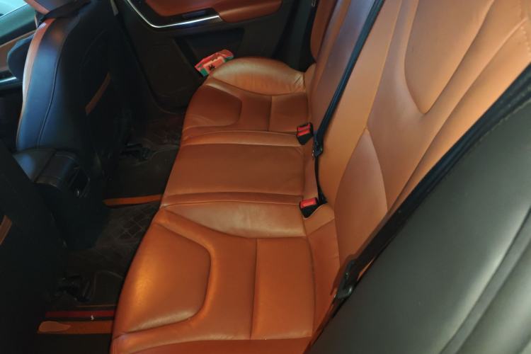 Used Volvo S60 2015 S60L 2.0T Zhiyuan Edition
