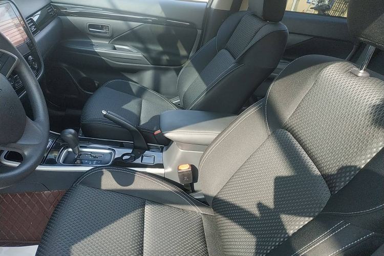 Used Mitsubishi Outlander 2021 Revised Version 2.0L Two-Wheel Drive Comfort Edition 5 Seats Left Front Seat
