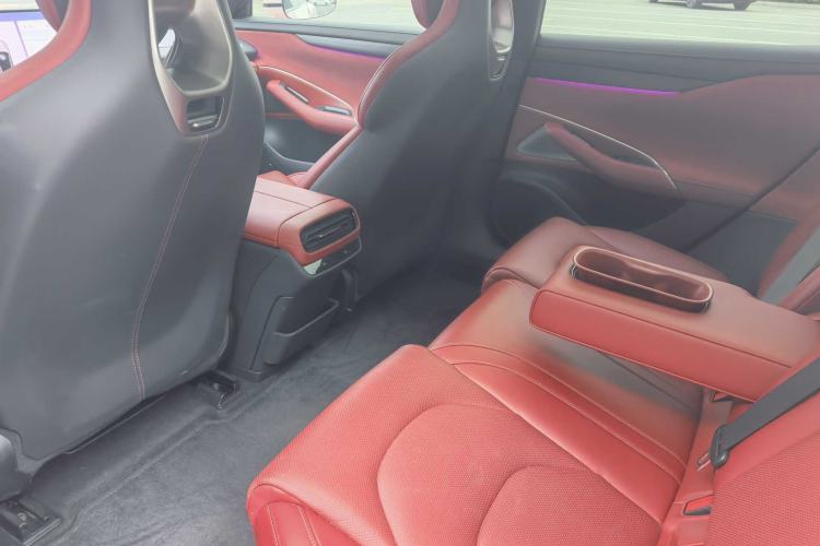 Used Xiaomi Auto SU7 2024 Four-Wheel Drive Ultra-Long Range Advanced Intelligent Driving Max Edition