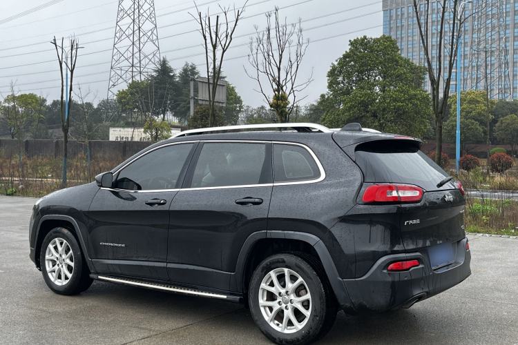 Used Jeep Cherokee 2016 2.0L Leading Edition Exterior 3