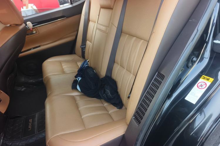 Used Lexus ES 2015 300h Comfort Edition
