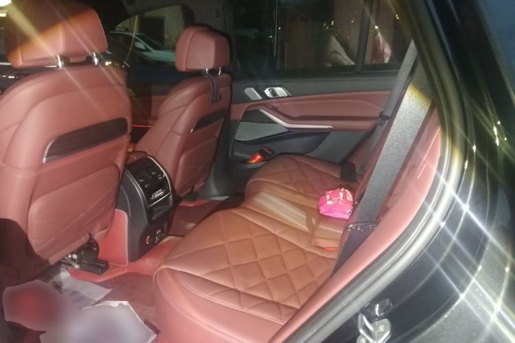 Used BMW X5 2022 xDrive 40Li M Sport Package Left Rear Seat