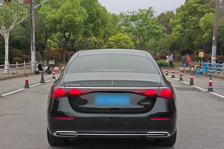 Used Mercedes-Benz E-Class 2024 E 300 L Luxury Model Exterior 6