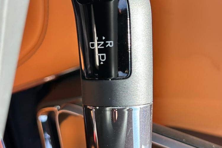 Used Geely Galaxy LEVC L380 2024 140-Degree 6-Seater All-Wheel-Drive Ultra Interior 14