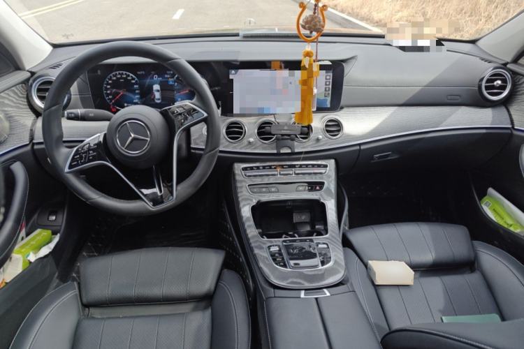 Used Mercedes-Benz E-Class 2022 E 260 L 4MATIC Center Console