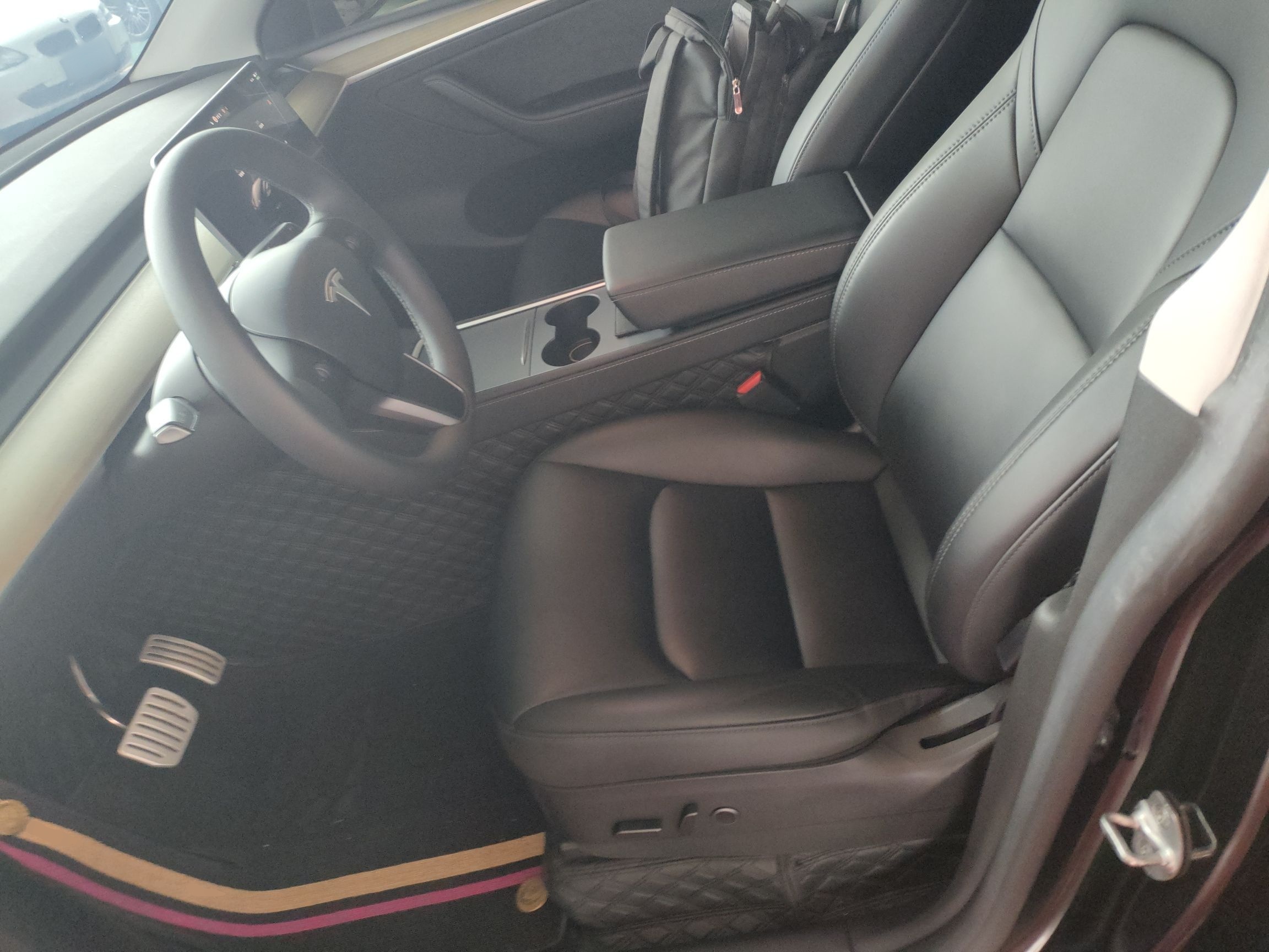 Переднее сиденье в автомобиле