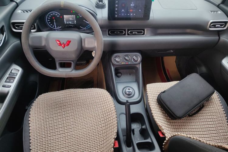 Used Wuling Hongguang New Energy 2025 Extended-Range Hybrid 50KM Comfort Version Interior 2