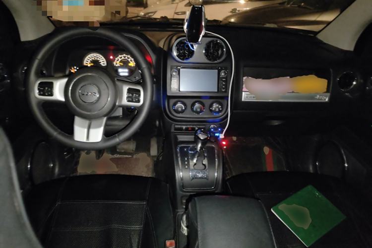 Used Jeep Compass 2013 2.4L four-wheel-drive sport version
