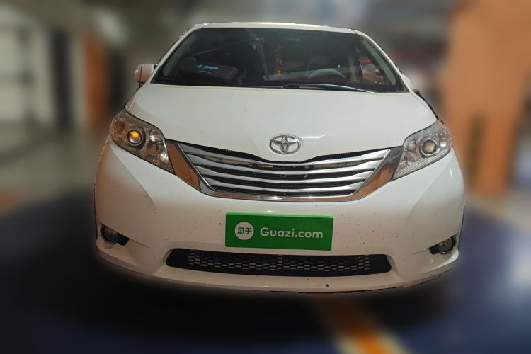 Used Toyota SIENNA  Front