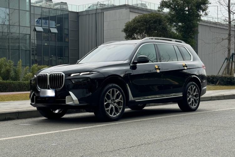 Used BMW X7 2023 xDrive40i Luxury Package with Leading Features