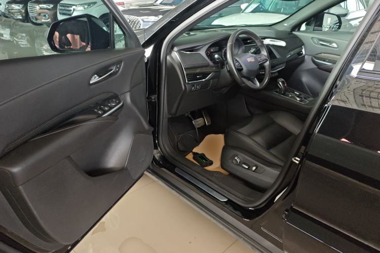 Used Cadillac XT4 2018 28T 4x4 Leading Sport Model
