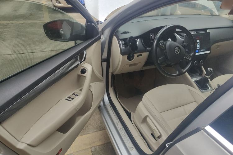 Used Skoda Octavia 2015 1.6L Manual Yijun Edition
