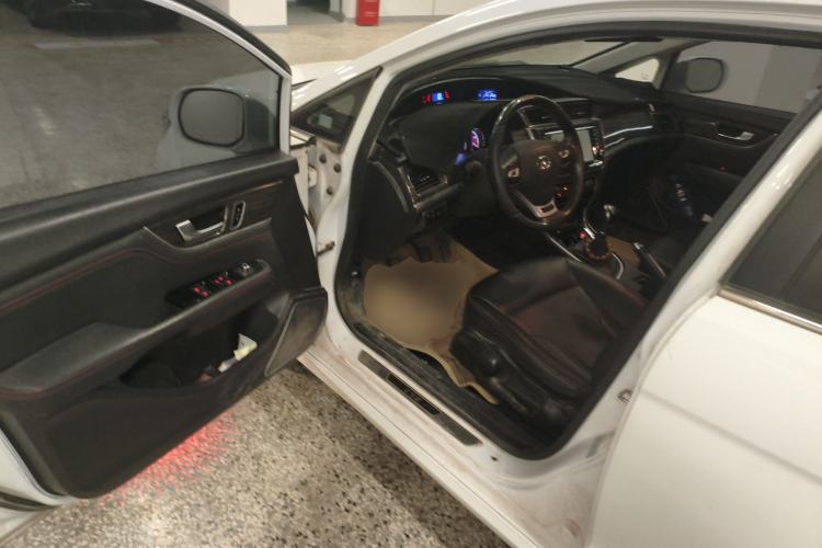 Used Great Wall C50 2014 Upgraded Model 1.5T Manual Fashion Edition Driver Seat