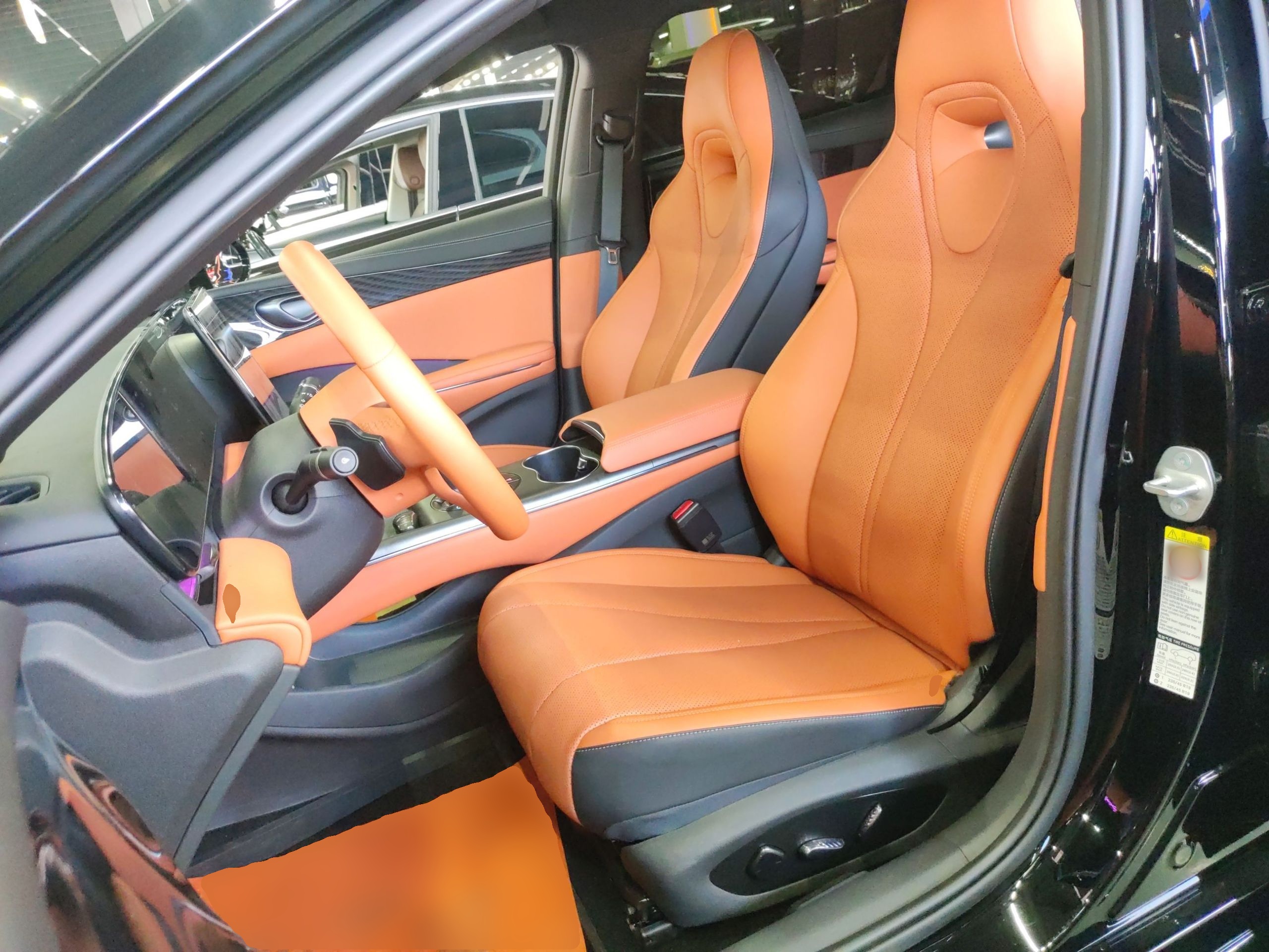 Переднее сиденье в автомобиле