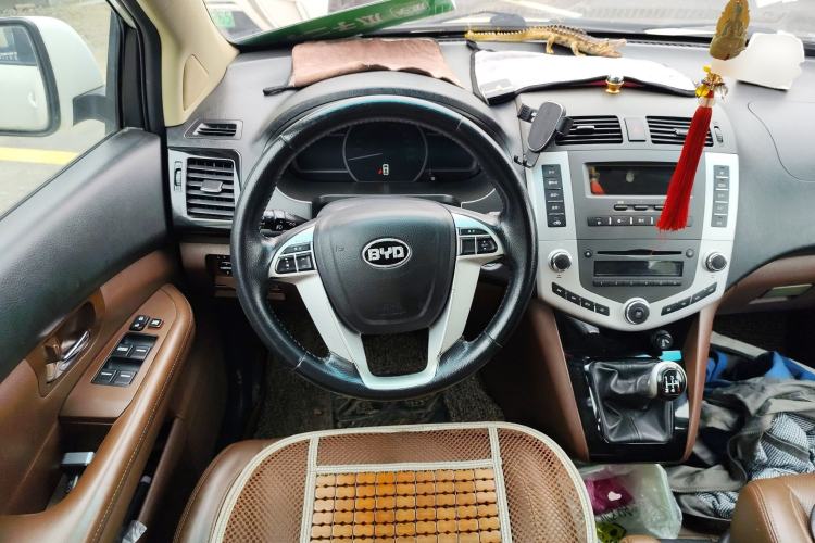 Used BYD S6 2014 2.0L Manual Luxury 5-Seater