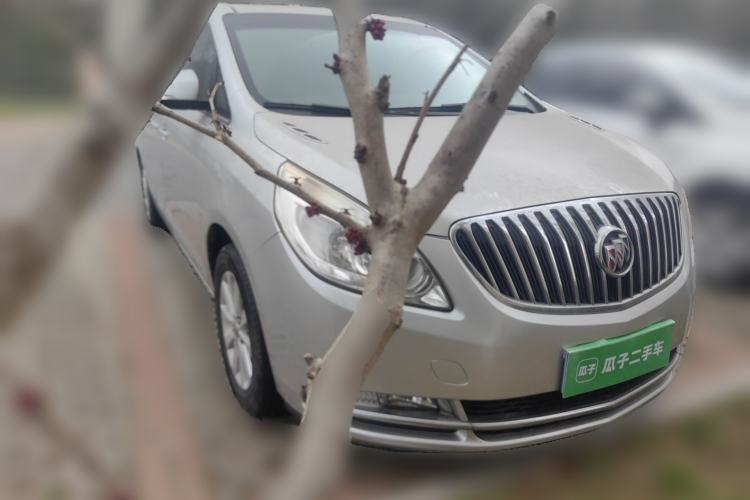 Used Buick GL8 2011 2.4L CT Luxury Business Comfort Edition Front Right 45 Deg