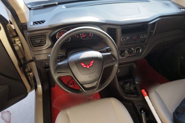 Used Wuling Hongguang V 2022 1.5L Jingqu Edition Enclosed-Window Vehicle with Electric Power Steering LAR
