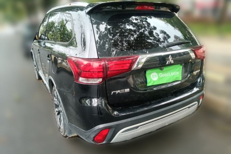 Used Mitsubishi Outlander 2019 2.0L Two-Wheel Drive Comfort Edition 7 Seats China V Emission Standard