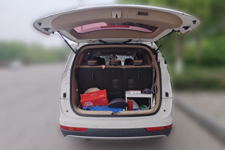 Used Baojun 730 2017 1.5T Manual Prestige Version 7 Seats Trunk