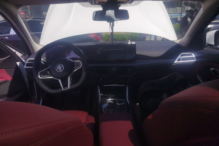 Used BMW i3 2025 eDrive 35 L Center Console
