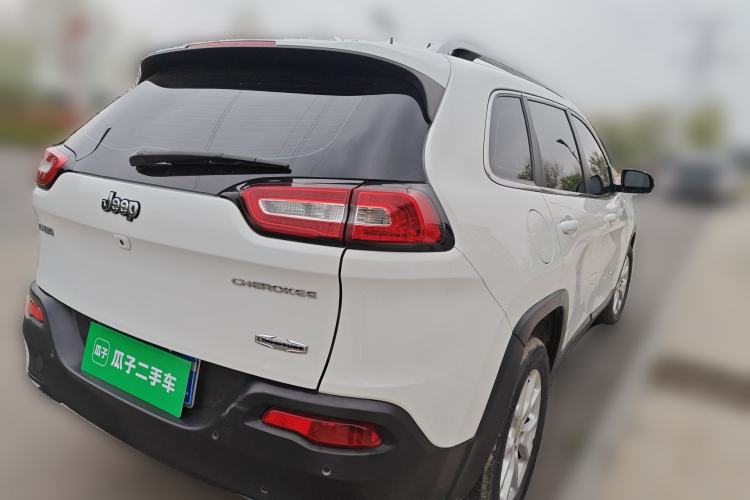 Used Jeep Cherokee 2016 2.0L Superior Edition Rear Right 45 Deg