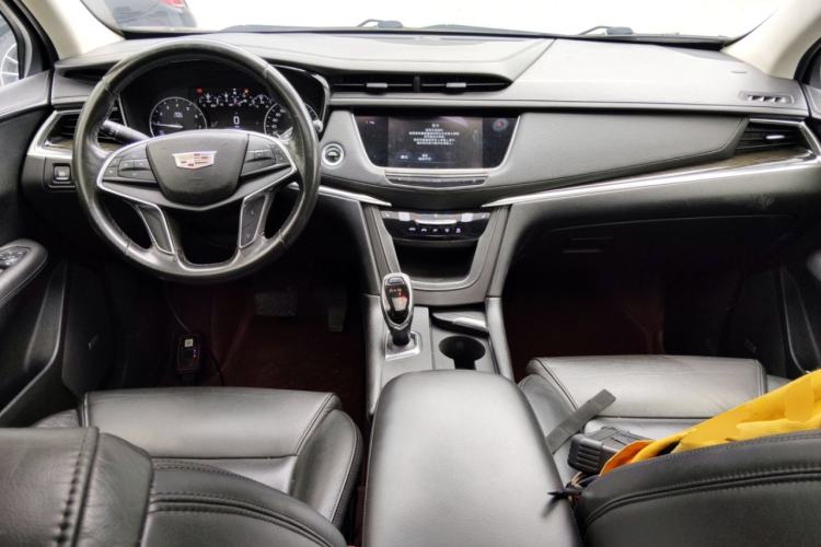 Used Cadillac XT5 2018 25T Luxury Model Center Console