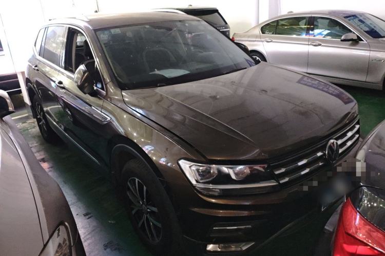 Used Volkswagen Tiguan L 2017 330TSI Automatic Two-Wheel Drive Luxury Edition Front Right 45 Deg