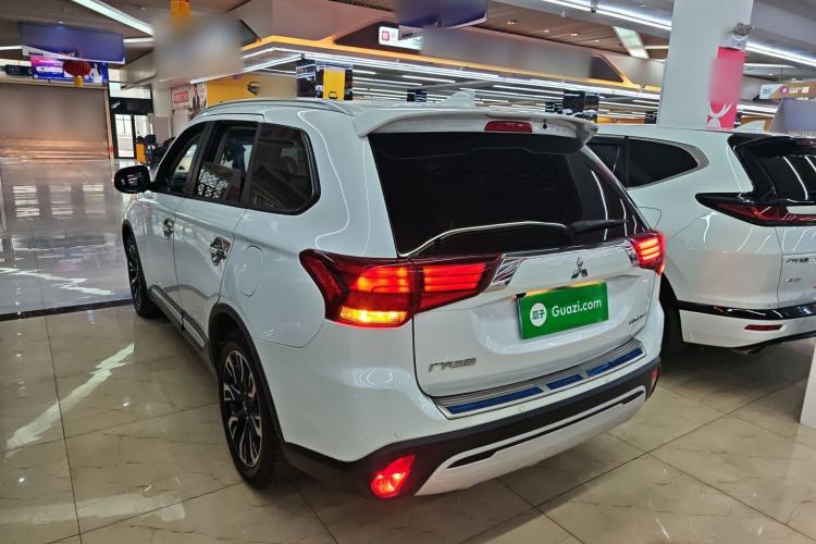 Used Mitsubishi Outlander 2019 2.0L Two-Wheel Drive Comfort Edition 7-Seater China VI Standard
